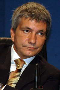 "Opporsi con ogni mezzo alla cancellazione del referendum" lettera di Nichi Vendola "Opporsi con ogni mezzo alla cancellazione del referendum" lettera di Nichi Vendola