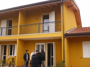 La Casa: un Diritto per Tutti o un Privilegio per pochi? La Casa: un Diritto per Tutti o un Privilegio per pochi?