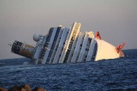 ++ NAVE COSTA:INCLINATA DI 80 GRADI, SQUARCIO DI 70 METRI ++ Costa Concordia. Pericolo disastro ambientale
