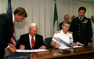 La verità sui caccia F35. L'inchiesta di Altreconomia La verità sui caccia F35. L'inchiesta di Altreconomia