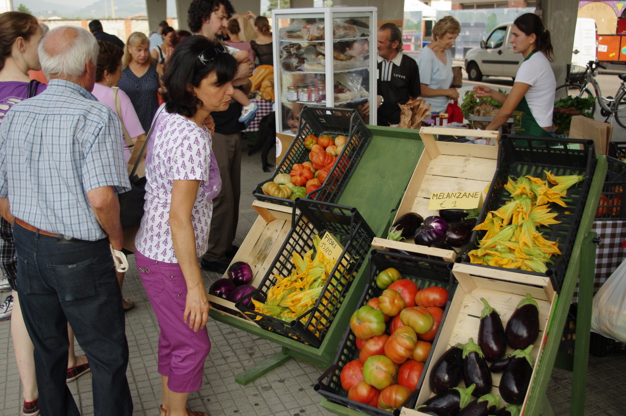 Mercato contadino di Capannori: prezzi stabili nonostante la crisi