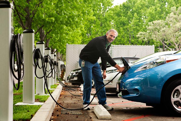 Decreto Sviluppo, obbligo colonnine di ricarica dei veicoli in nuovi edifici Decreto Sviluppo, obbligo colonnine di ricarica dei veicoli in nuovi edifici