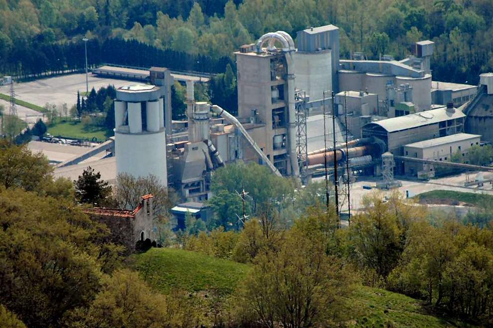 Rifiuti per decreto nei cementifici, primo sì in commissione