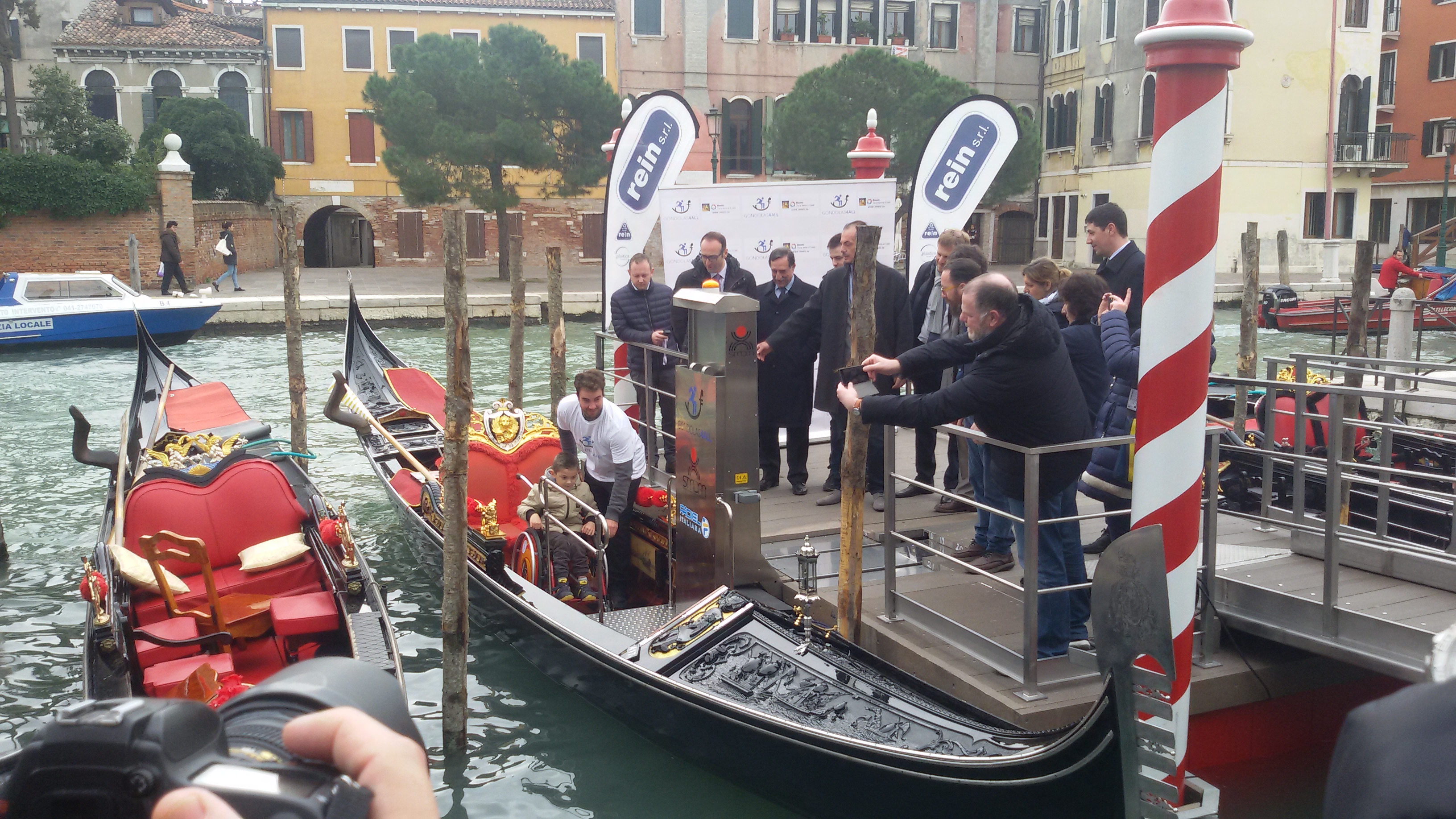 Lucart: dal riciclo di 1.500.000 cartoni del latte una piattaforma per disabili a Venezia