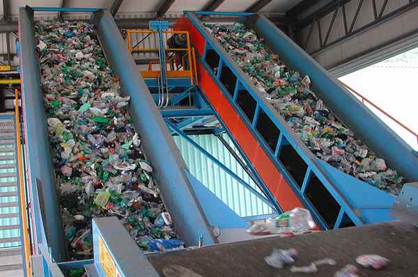 La gestione dei rifiuti in Italia vale oltre 23 miliardi di euro