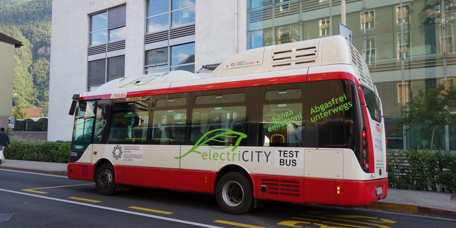 Mobilita' sostenibile: Bus elettrici e gestione intelligente dei trasporti