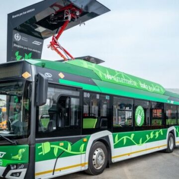 A Milano le prime postazioni Wi-fi in strada per ricaricare gli autobus elettrici