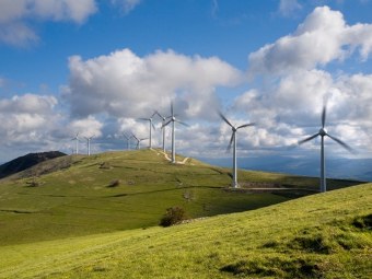 Entro il 2035 25 miliardi di risparmi in bolletta grazie alle rinnovabili