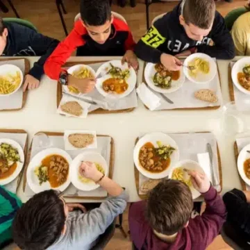 La filiera corta protagonista nelle mense scolastiche: produttori locali fino all’80%,