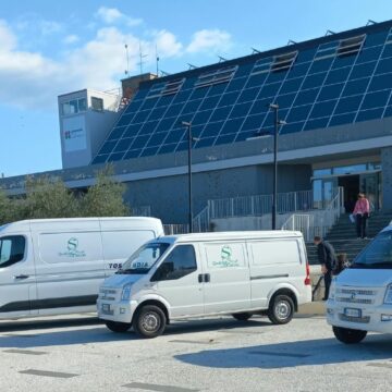 FURGONI Mense scolastiche: la flotta per la consegna dei pasti diventa 100% elettrica