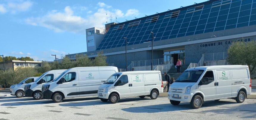 Mense scolastiche: la flotta per la consegna dei pasti diventa 100% elettrica
